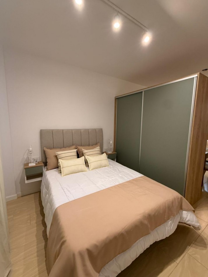 Venta de un ambiente amplio, amueblado y decorado