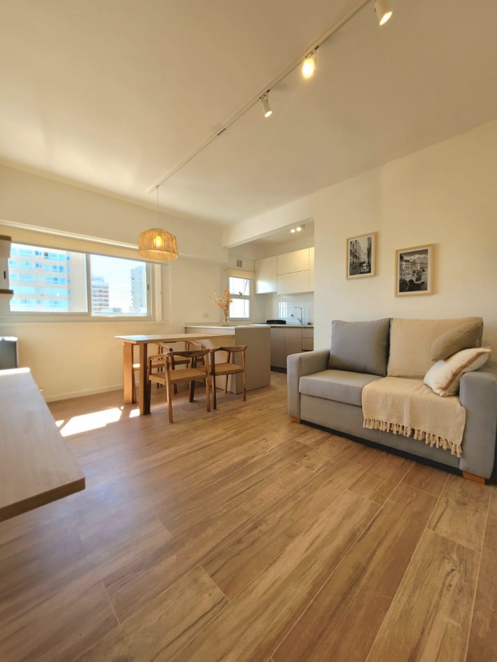 Venta de departamento de 2 Ambientes totalmente reciclado al lateral abierto, con ESPACIO DE COCHERA