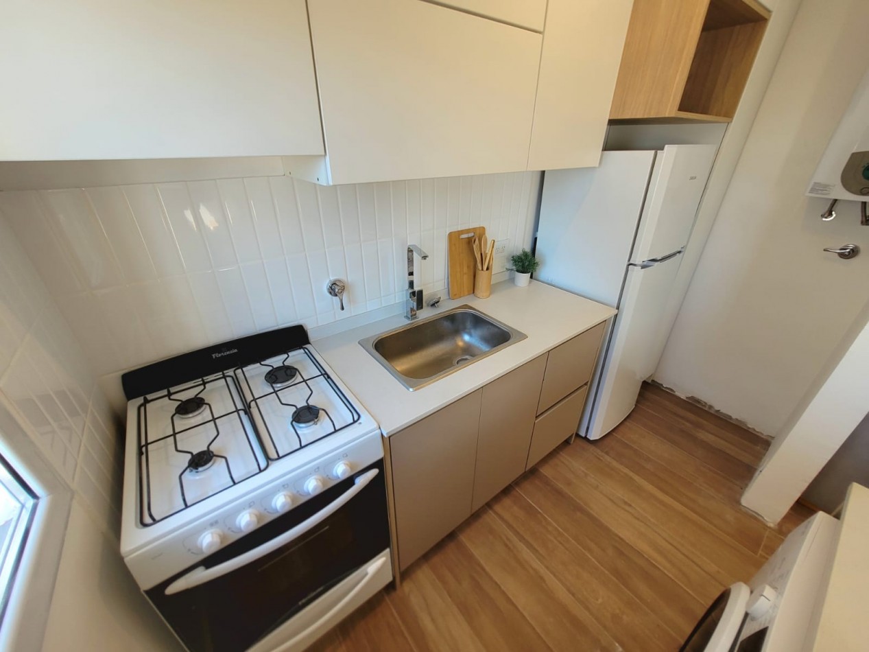 Venta de departamento de 2 Ambientes totalmente reciclado al lateral abierto, con ESPACIO DE COCHERA