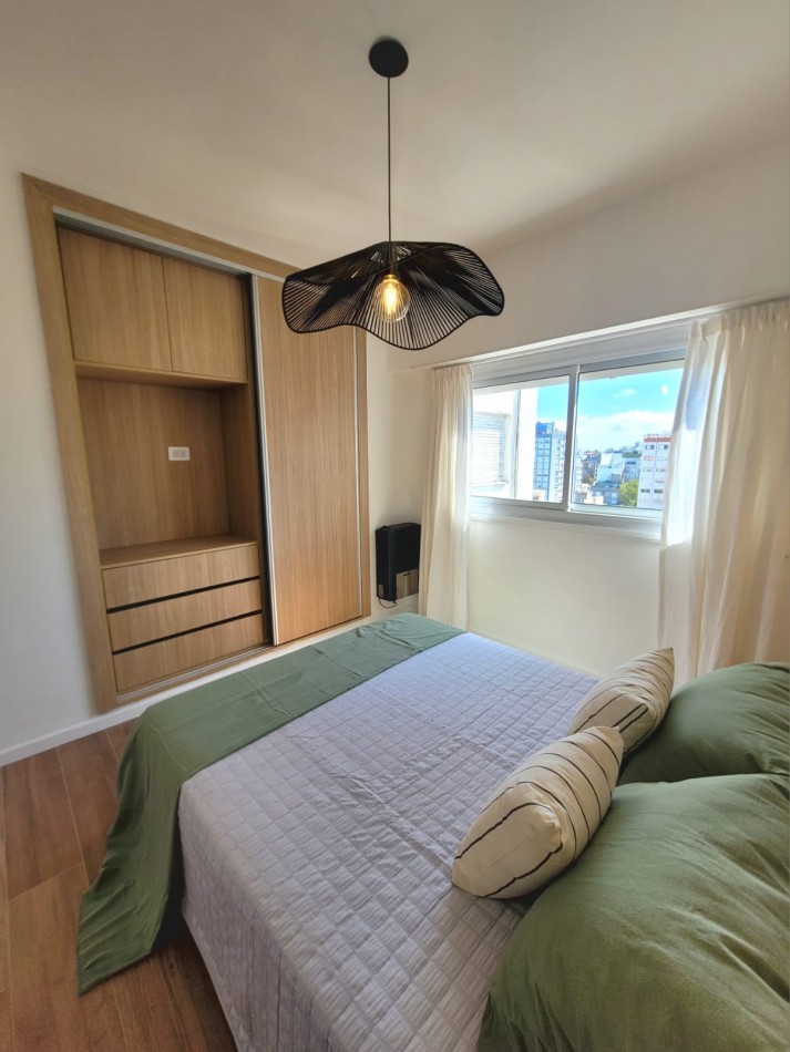 Venta de departamento de 2 Ambientes totalmente reciclado al lateral abierto, con ESPACIO DE COCHERA