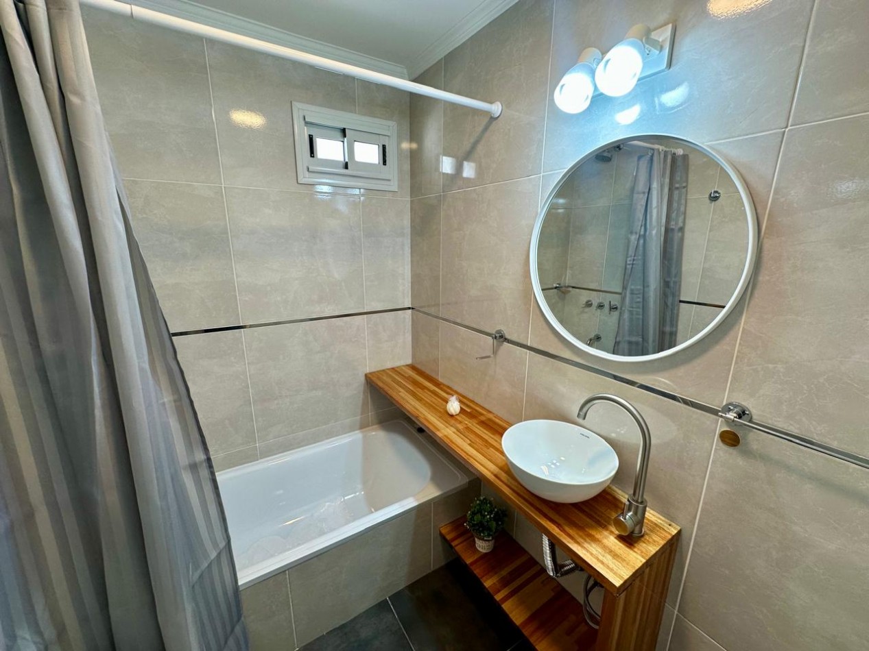 Venta Departamento 2 Ambientes con Dependencia, Vista lateral al mar y a Plaza Colon | Parcialmente reciclado y amoblado