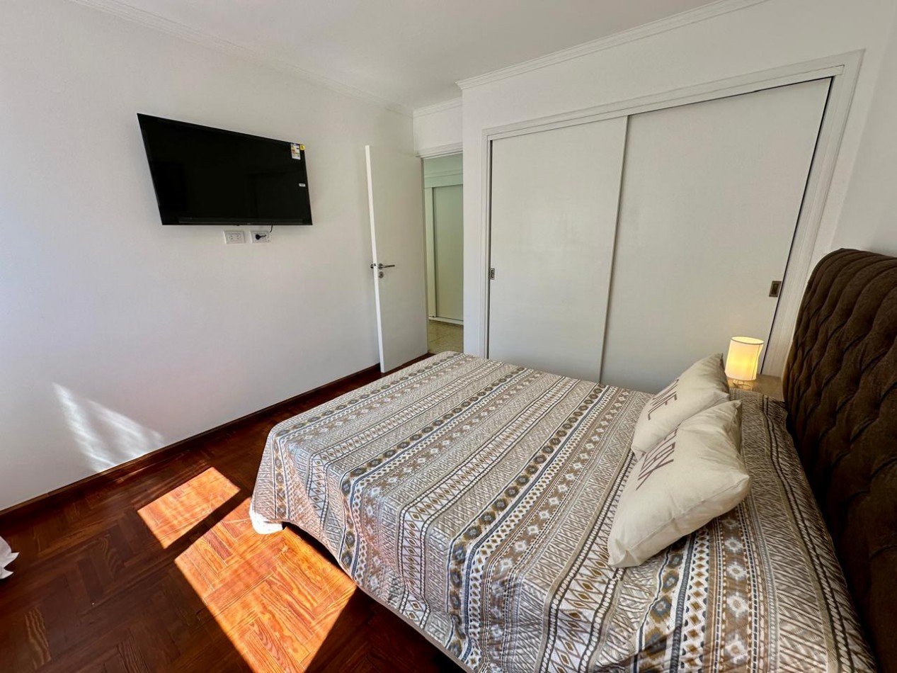 Venta Departamento 2 Ambientes con Dependencia, Vista lateral al mar y a Plaza Colon | Parcialmente reciclado y amoblado