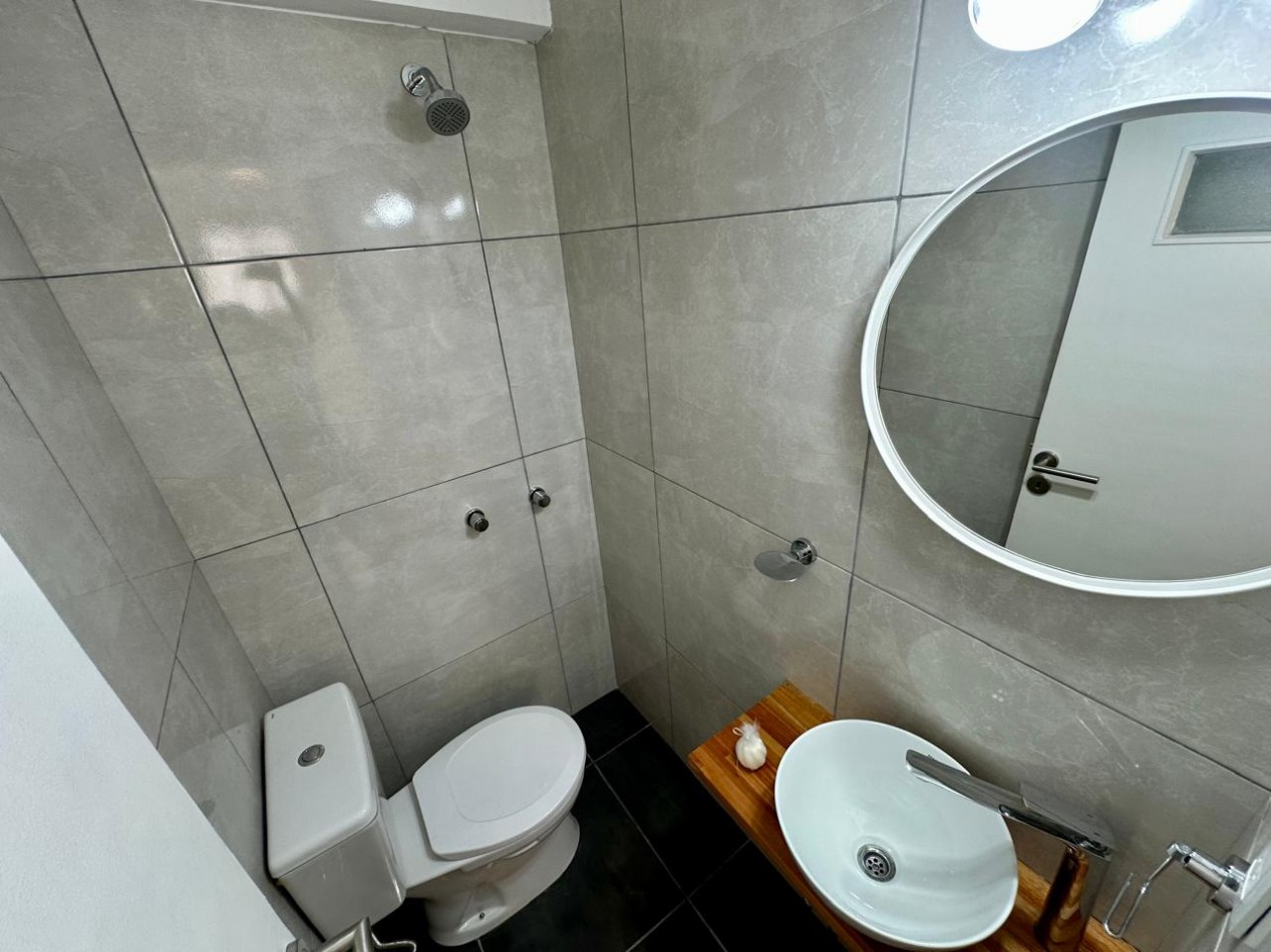 Venta Departamento 2 Ambientes con Dependencia, Vista lateral al mar y a Plaza Colon | Parcialmente reciclado y amoblado