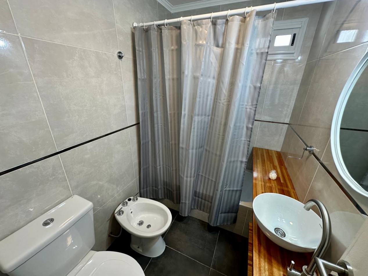 Venta Departamento 2 Ambientes con Dependencia, Vista lateral al mar y a Plaza Colon | Parcialmente reciclado y amoblado