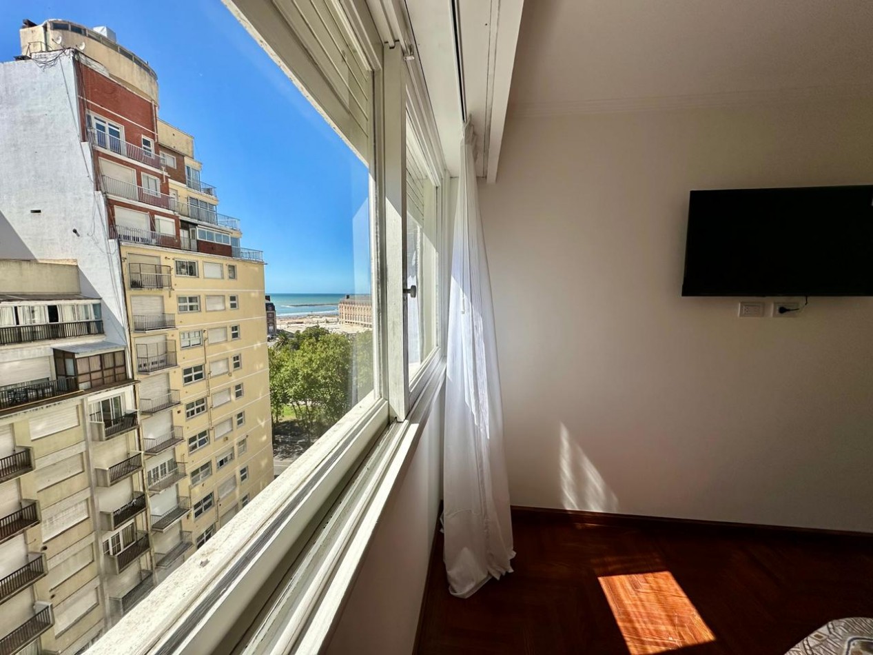 Venta Departamento 2 Ambientes con Dependencia, Vista lateral al mar y a Plaza Colon | Parcialmente reciclado y amoblado
