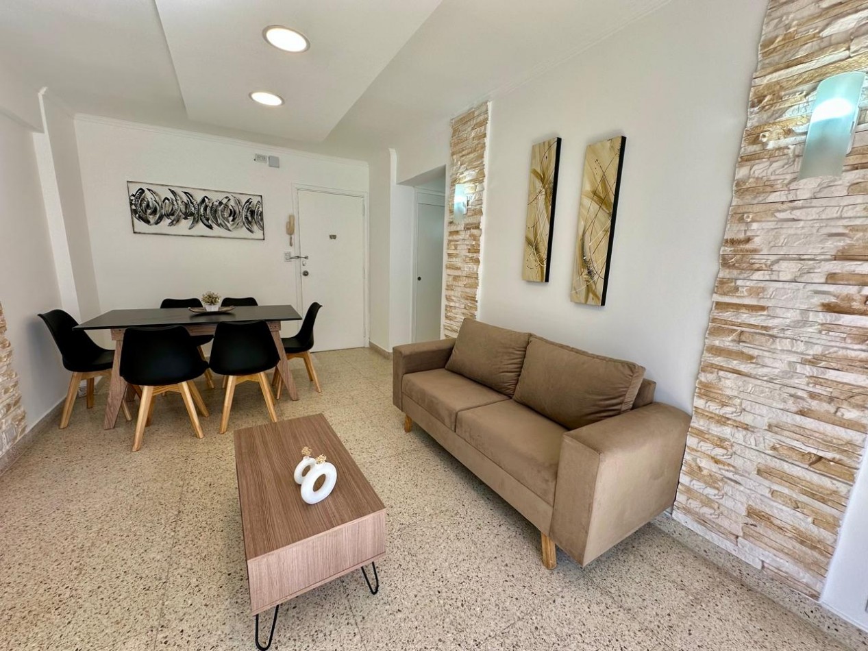 Venta Departamento 2 Ambientes con Dependencia, Vista lateral al mar y a Plaza Colon | Parcialmente reciclado y amoblado