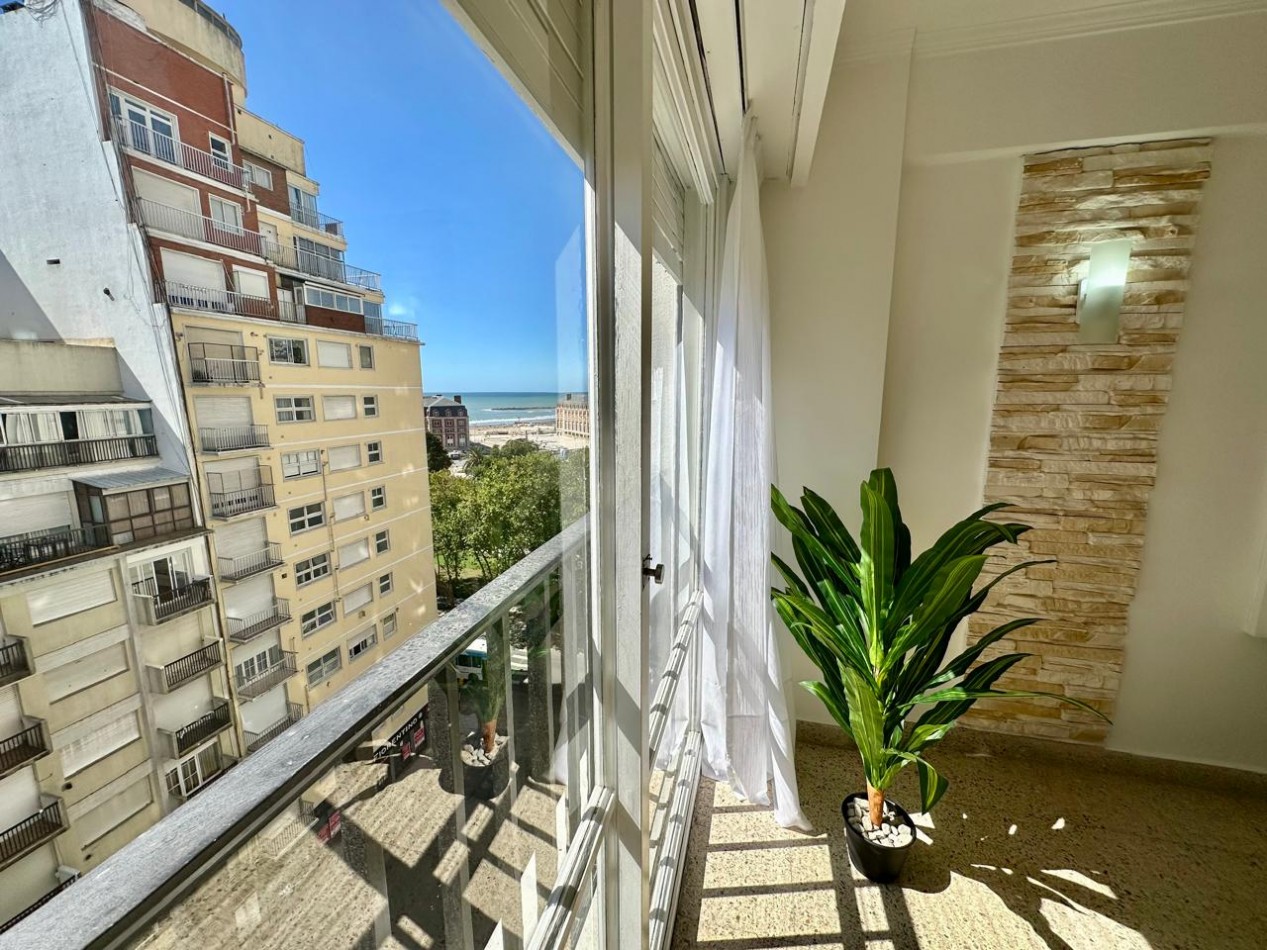 Venta Departamento 2 Ambientes con Dependencia, Vista lateral al mar y a Plaza Colon | Parcialmente reciclado y amoblado