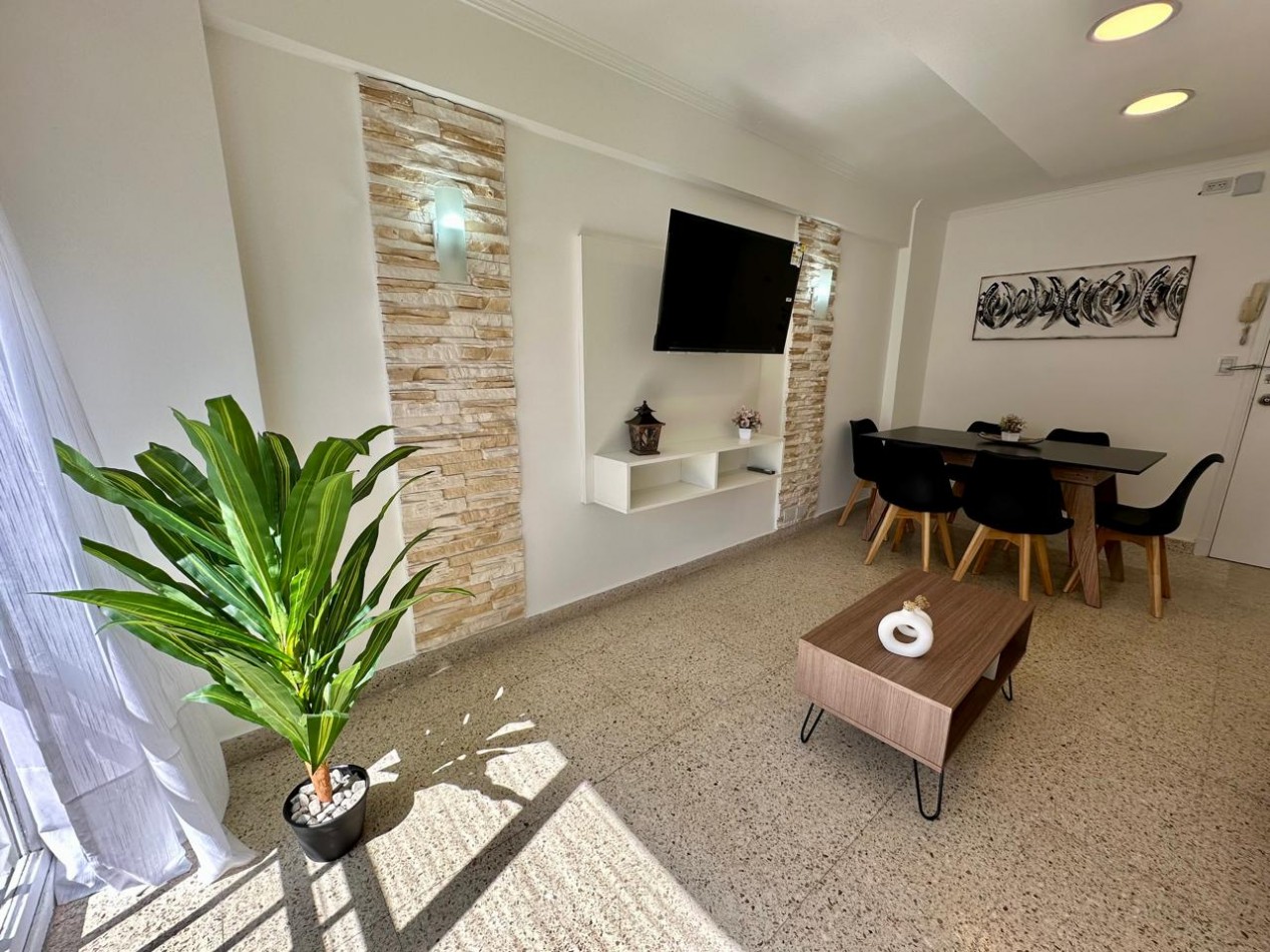 Venta Departamento 2 Ambientes con Dependencia, Vista lateral al mar y a Plaza Colon | Parcialmente reciclado y amoblado