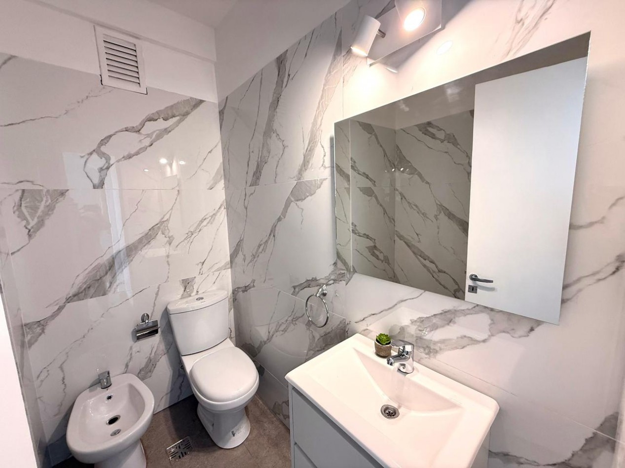 Venta de departamento dos ambientes, PLAZA COLON con balcon frances