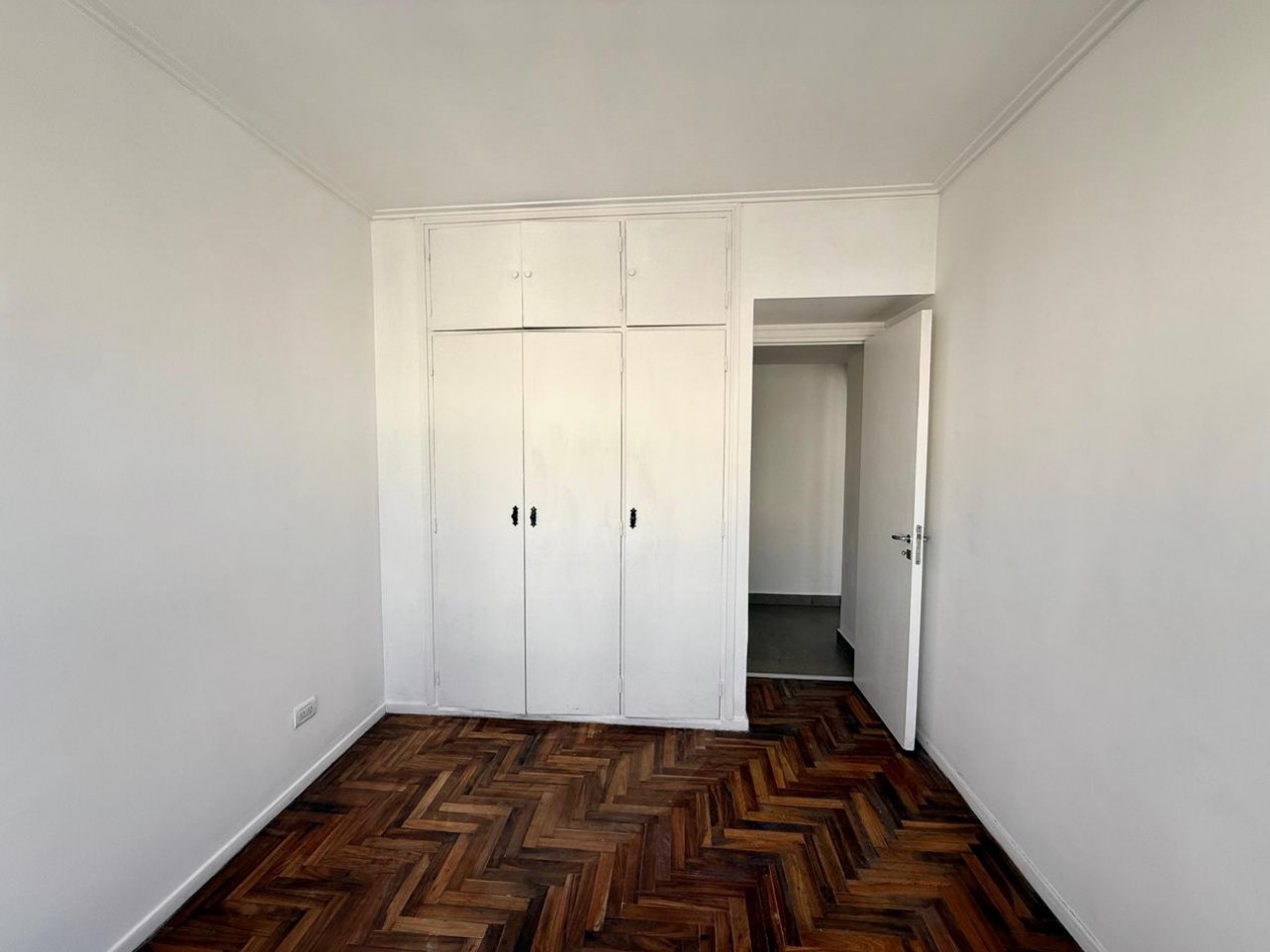 Venta de departamento dos ambientes, PLAZA COLON con balcon frances