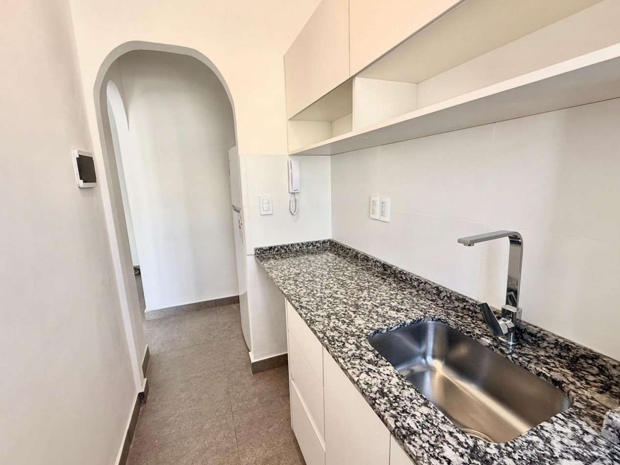 Venta de departamento dos ambientes, PLAZA COLON con balcon frances