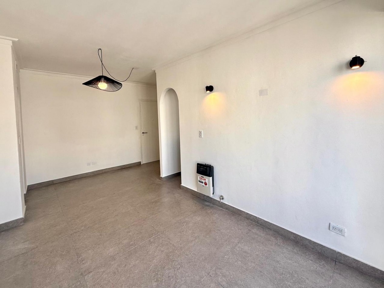 Venta de departamento dos ambientes, PLAZA COLON con balcon frances