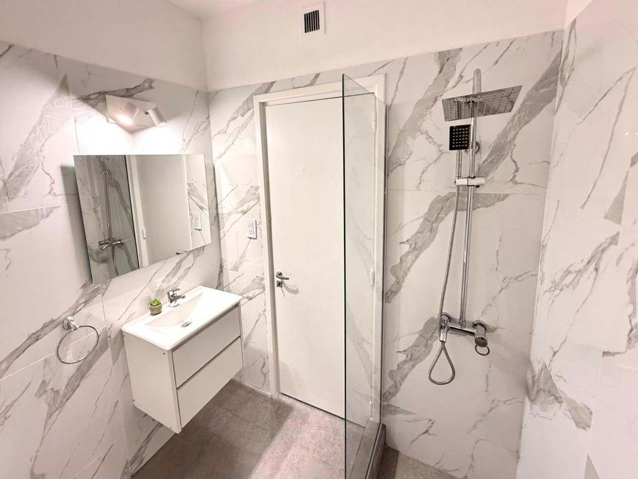 Venta de departamento dos ambientes, PLAZA COLON con balcon frances