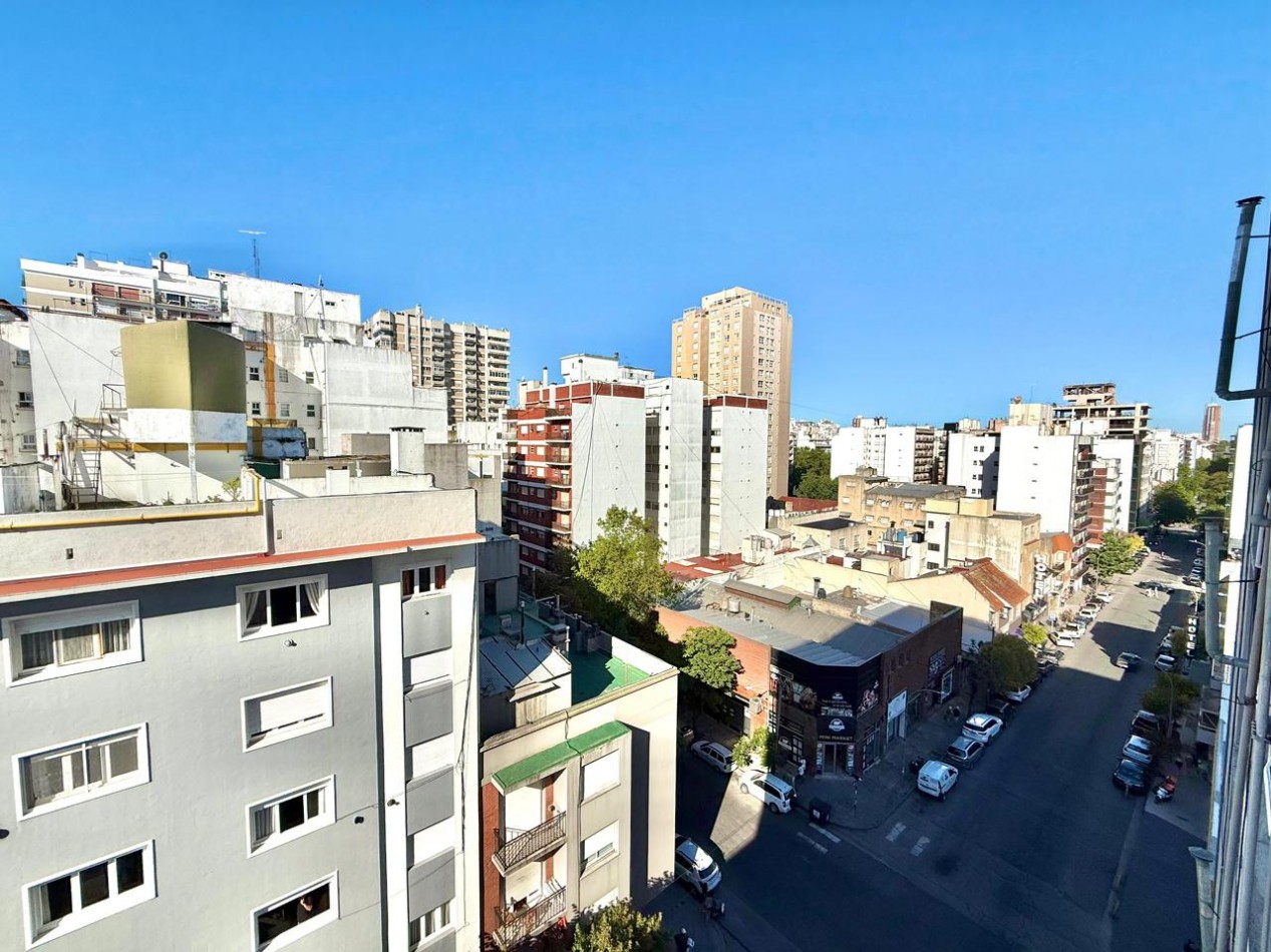Venta de departamento dos ambientes, PLAZA COLON con balcon frances