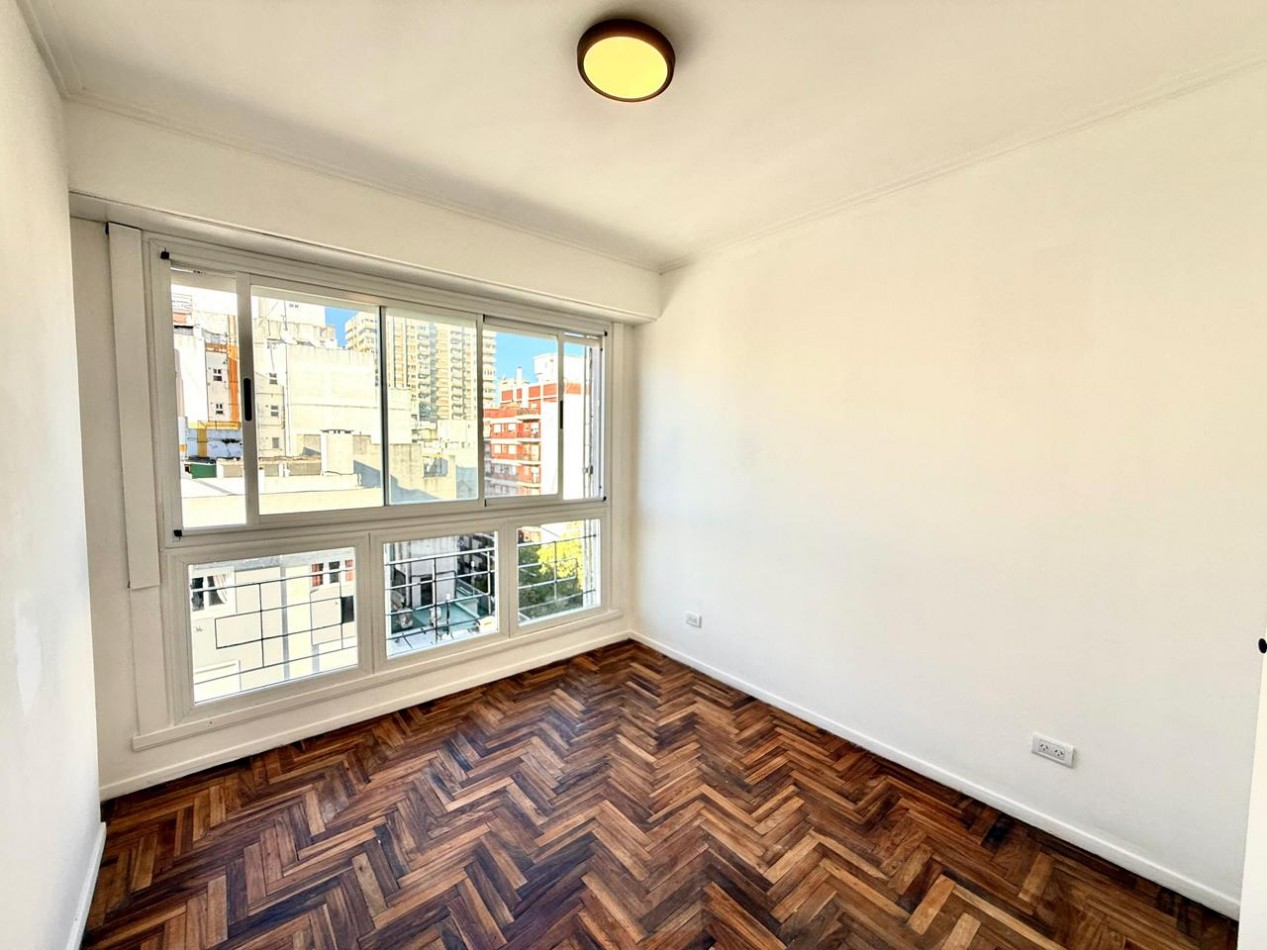 Venta de departamento dos ambientes, PLAZA COLON con balcon frances