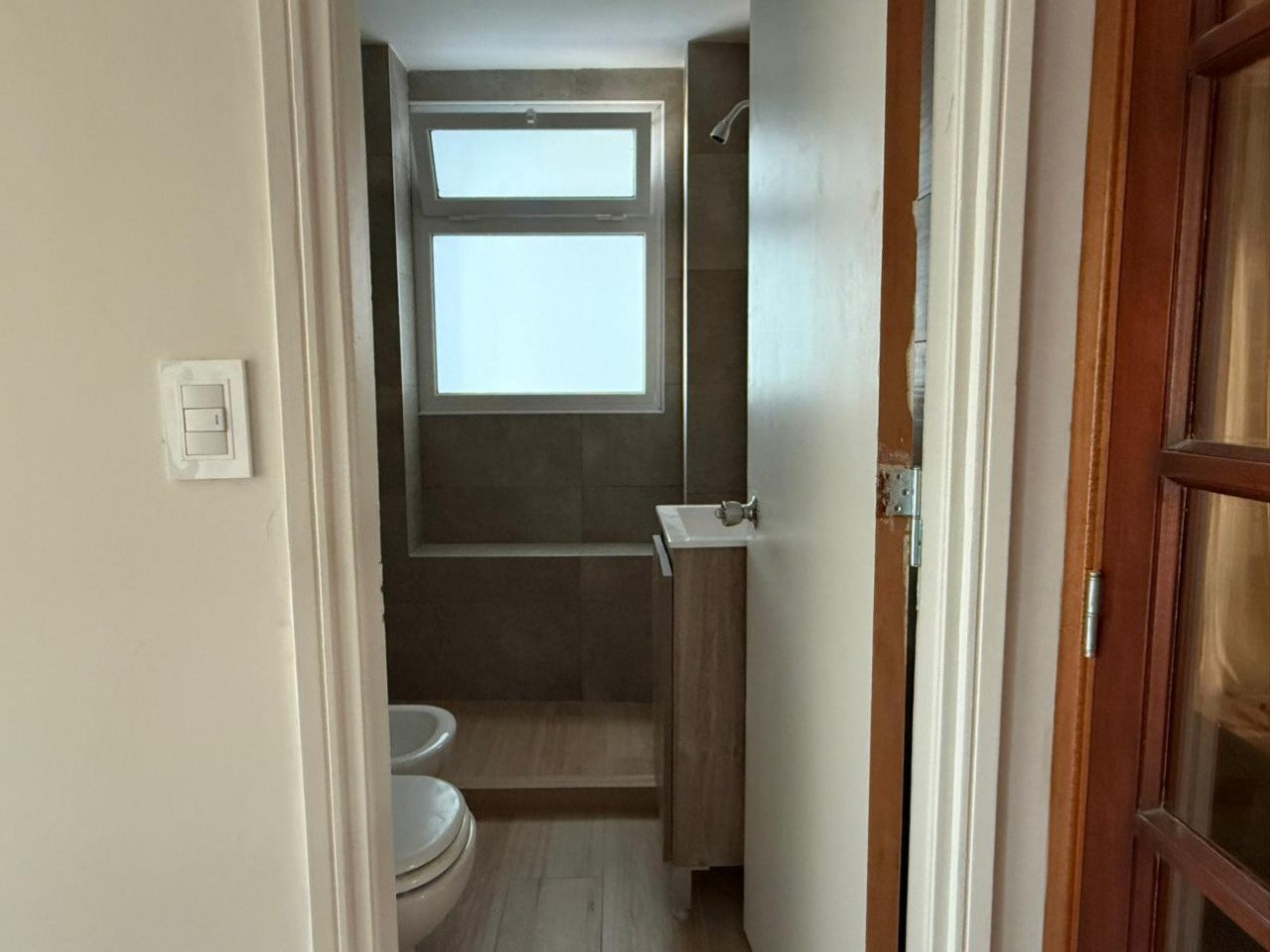 Venta de departamento 3 ambientes reciclado y amoblado. PLAZA COLON