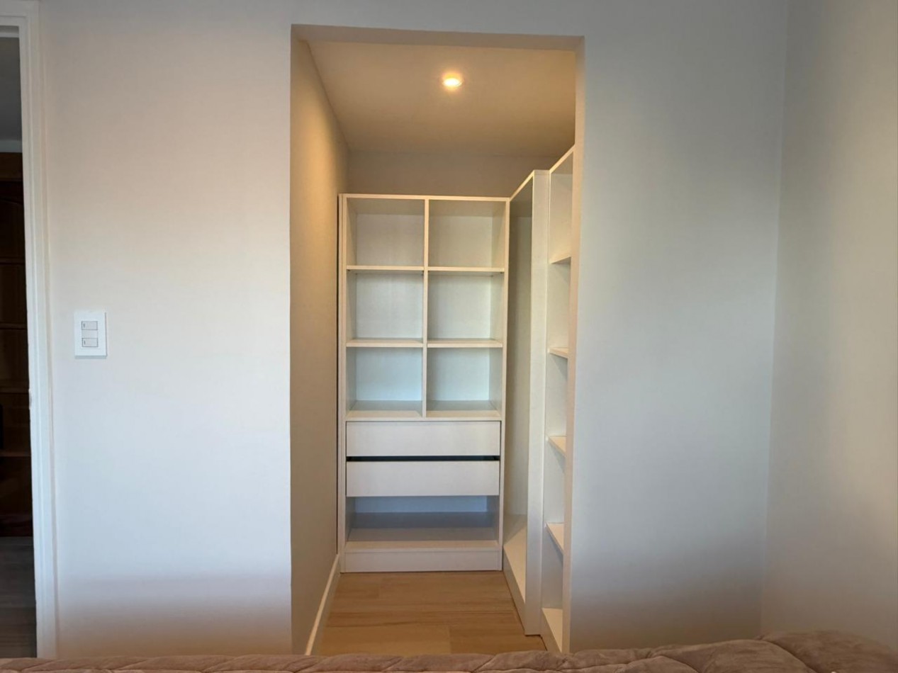 Venta de departamento 3 ambientes reciclado y amoblado. PLAZA COLON