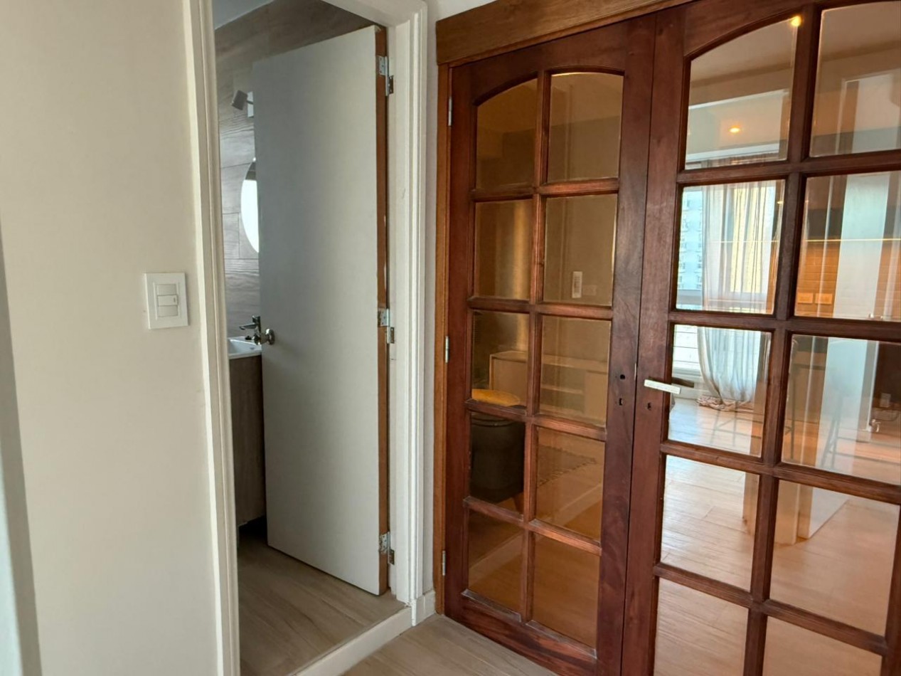 Venta de departamento 3 ambientes reciclado y amoblado. PLAZA COLON