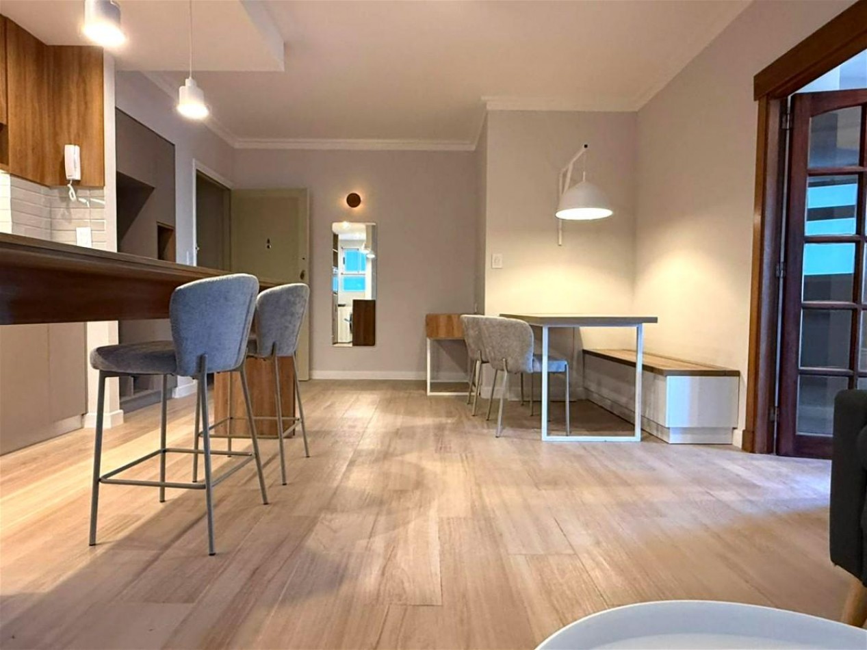 Venta de departamento 3 ambientes reciclado y amoblado. PLAZA COLON