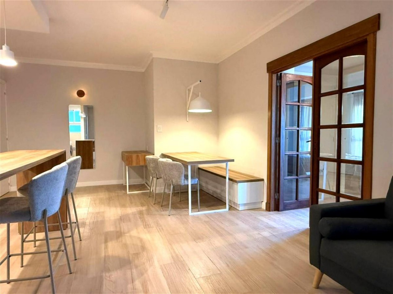 Venta de departamento 3 ambientes reciclado y amoblado. PLAZA COLON