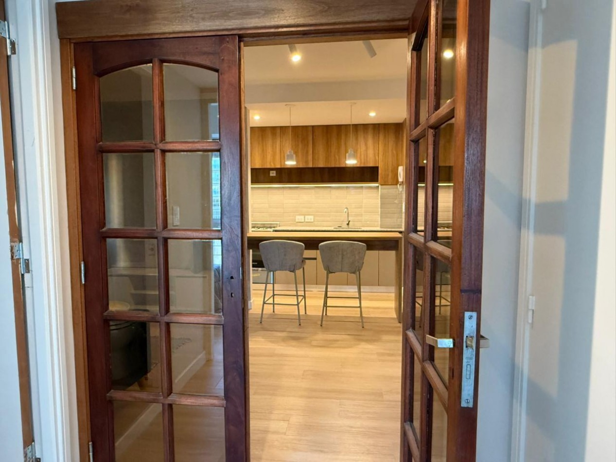 Venta de departamento 3 ambientes reciclado y amoblado. PLAZA COLON