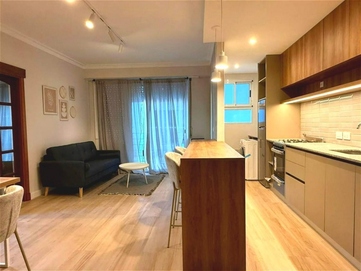 Venta de departamento 3 ambientes reciclado y amoblado. PLAZA COLON
