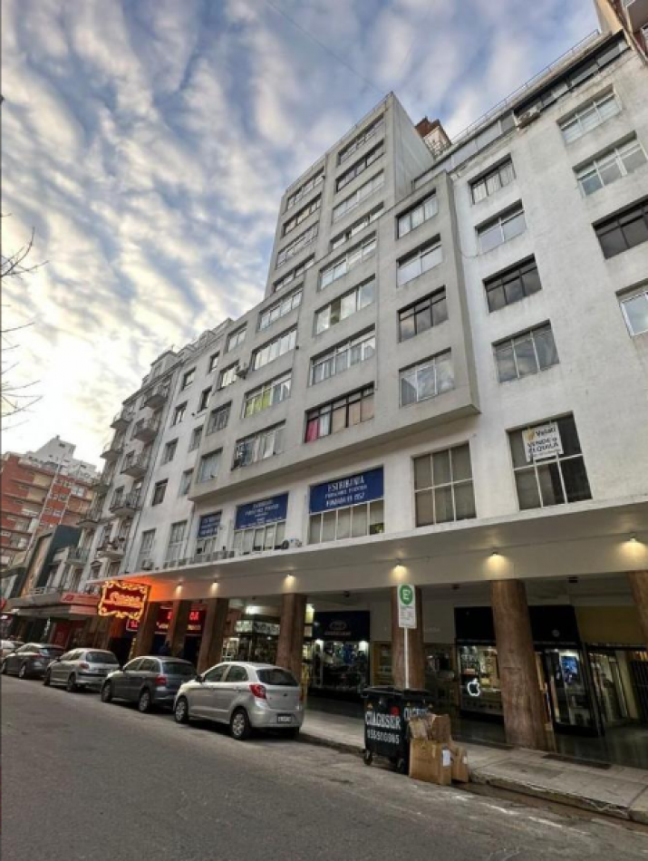 Venta de departamento 2 ambientes y medio. Edificio Sacoa