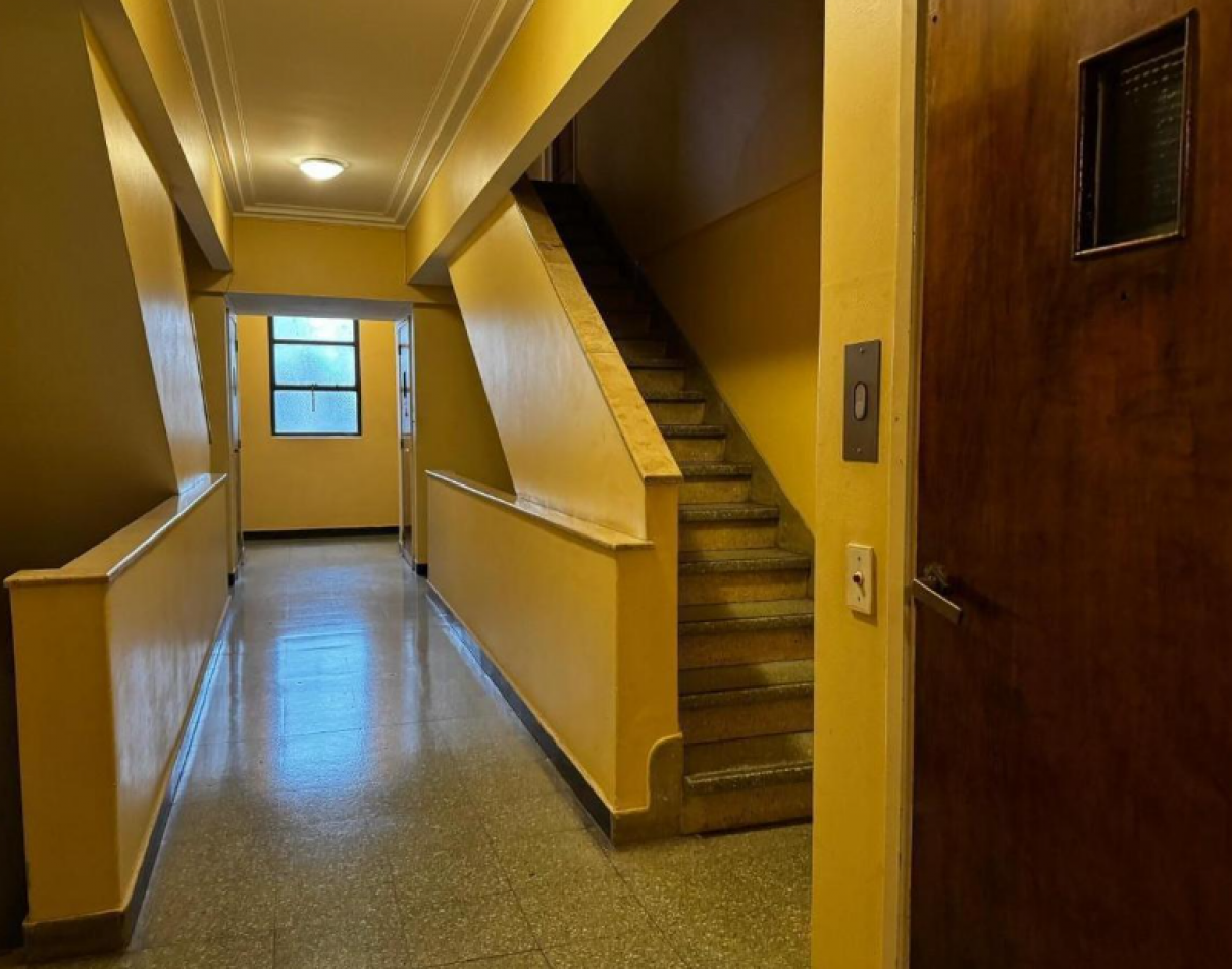 Venta de departamento 2 ambientes y medio. Edificio Sacoa