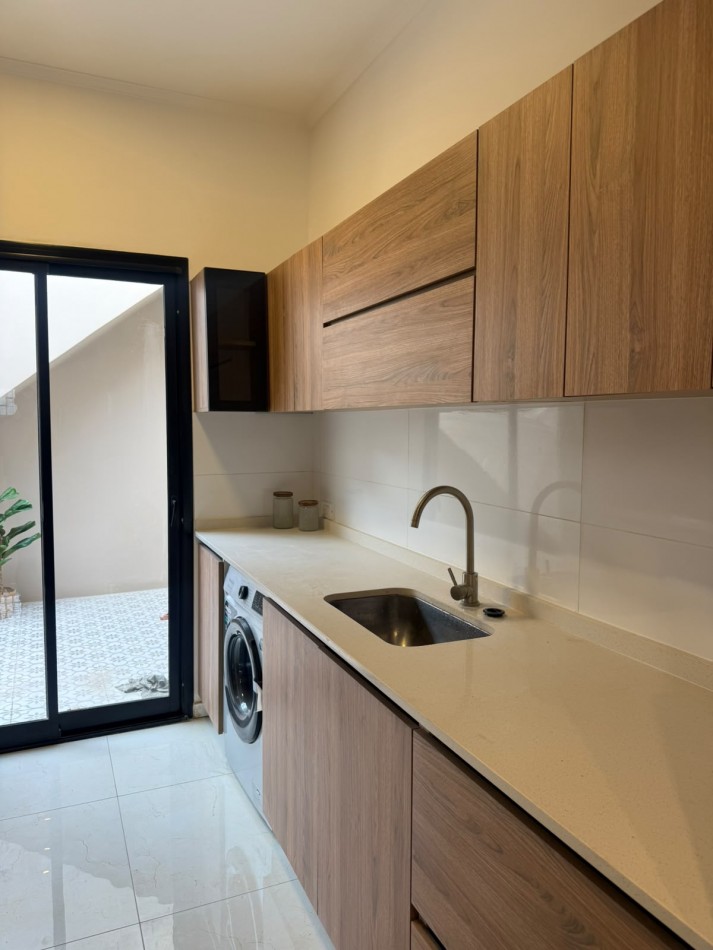 Chalet en PH de 4 ambientes con garage en venta - Totalmente reciclado, amoblado y decorado