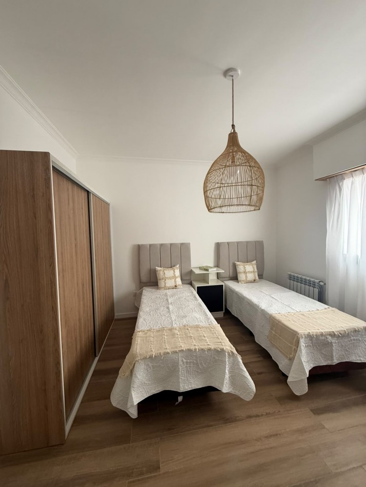 Chalet en PH de 4 ambientes con garage en venta - Totalmente reciclado, amoblado y decorado