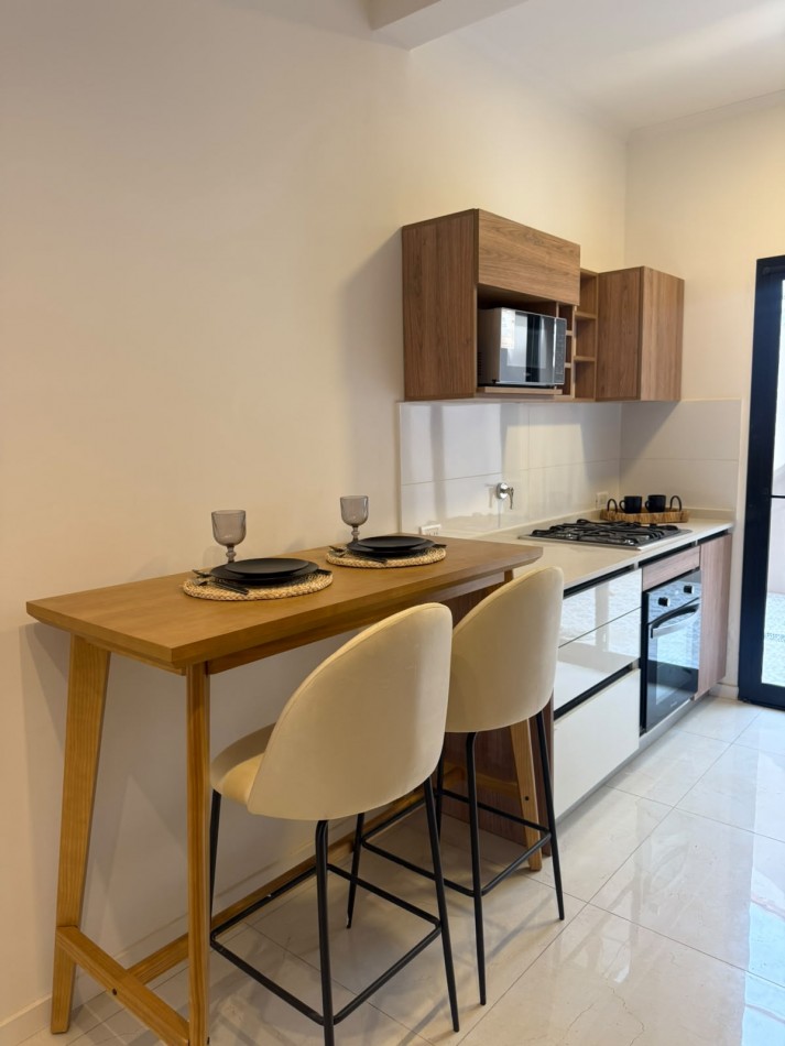 Chalet en PH de 4 ambientes con garage en venta - Totalmente reciclado, amoblado y decorado