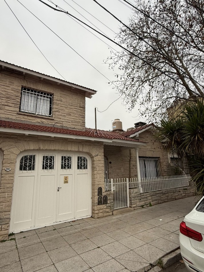 Chalet en PH de 4 ambientes con garage en venta - Totalmente reciclado, amoblado y decorado