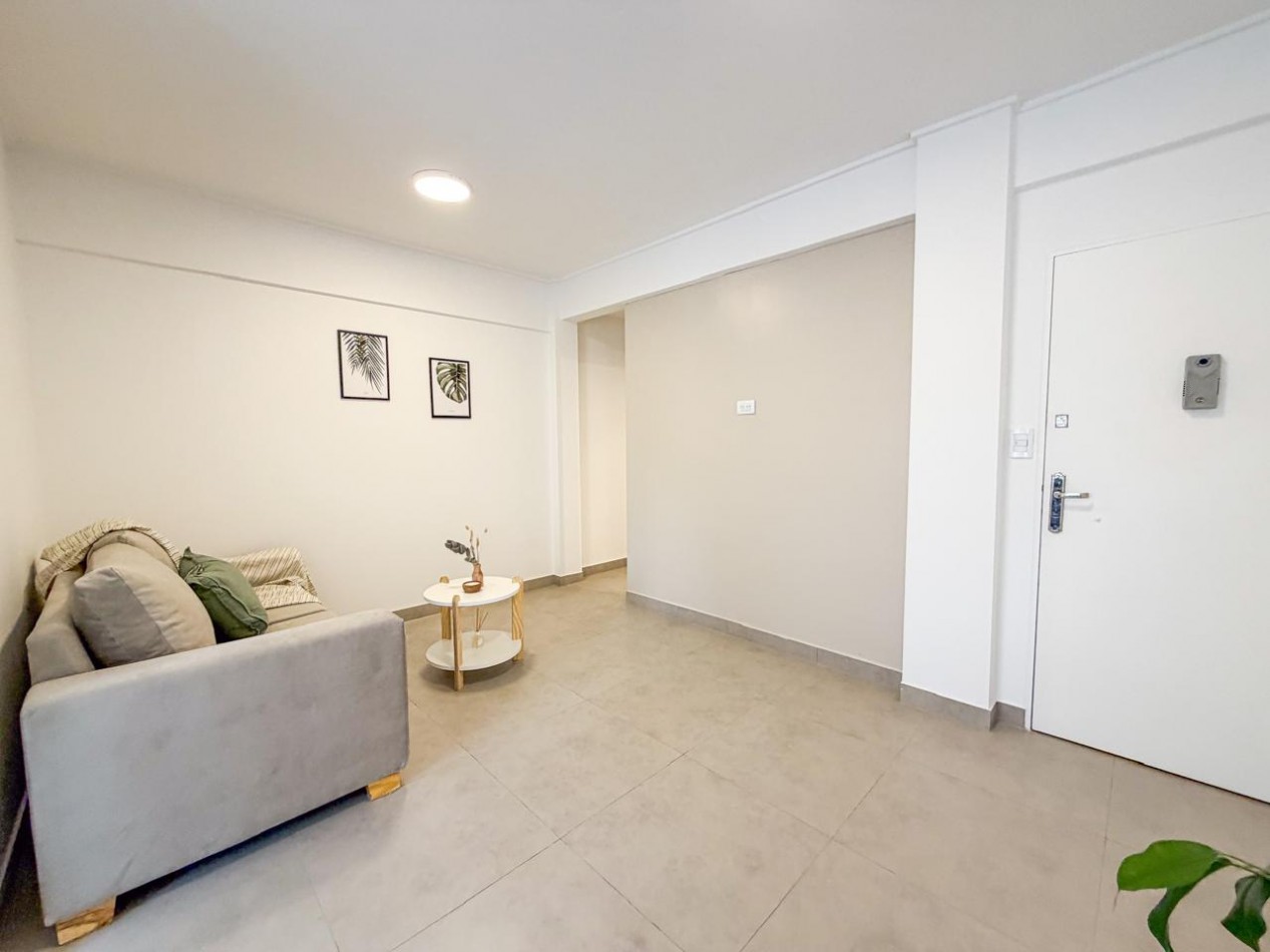 Venta de departamento dos ambientes a la calle, amueblado. Plaza colon 