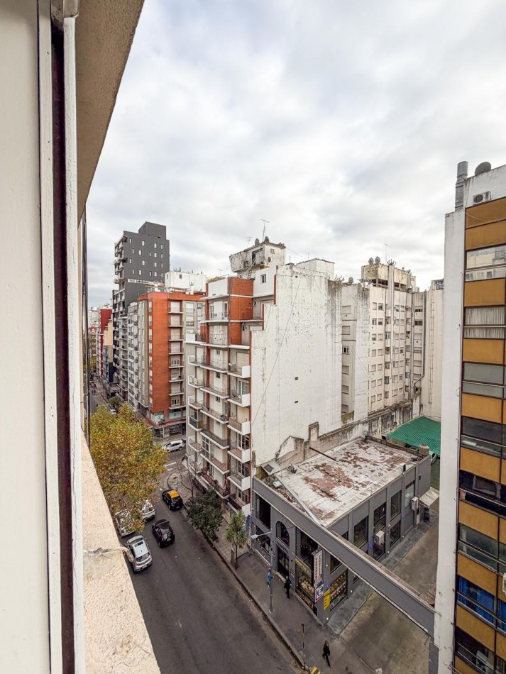 Venta de departamento dos ambientes a la calle, amueblado. Plaza colon 