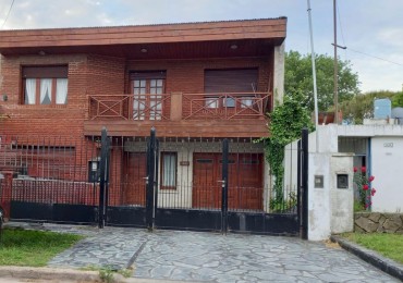 Venta de casa de cuatro ambientes, con parrila, patio y garage. A tres cuadras del mar. PLAYA SERENA