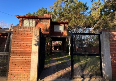 Venta de casa seis ambientes, a cinco cuadras del mar.  La Lucila Del Mar