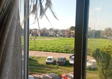 Venta de departamento de cuatro ambientes con balcon al frente - Excelente ubicacion en zona universitaria, IDEAL INVERSORES