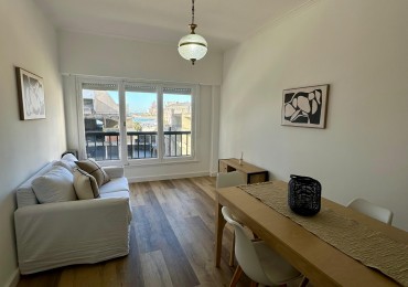 Venta de departamento 3 ambientes a la calle, balcon frances, vista parcial al mar. 