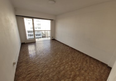 Venta de departamento 2 ambientes a la calle 