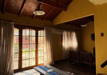 Venta de casa cinco ambientes, Santa Clara del Mar