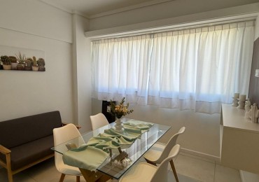 Venta de departamento con ventanal a la calle