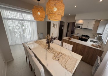 Venta de chalet en ph 5 ambientes con patio y cochera, reciclado y amueblado.