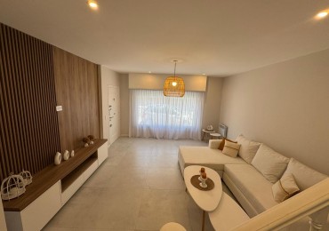 Venta de chalet en ph 5 ambientes con patio y cochera, reciclado y amueblado.