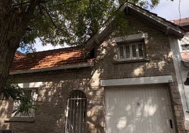 Chalet de estilo cuatro ambientes, Barrio pompeya