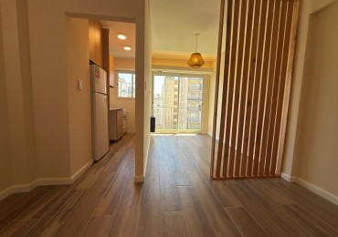 Venta de monoambiente con balcon a la calle, reciclado a nuevo