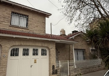 Chalet en PH de 4 ambientes con garage en venta - Totalmente reciclado, amoblado y decorado